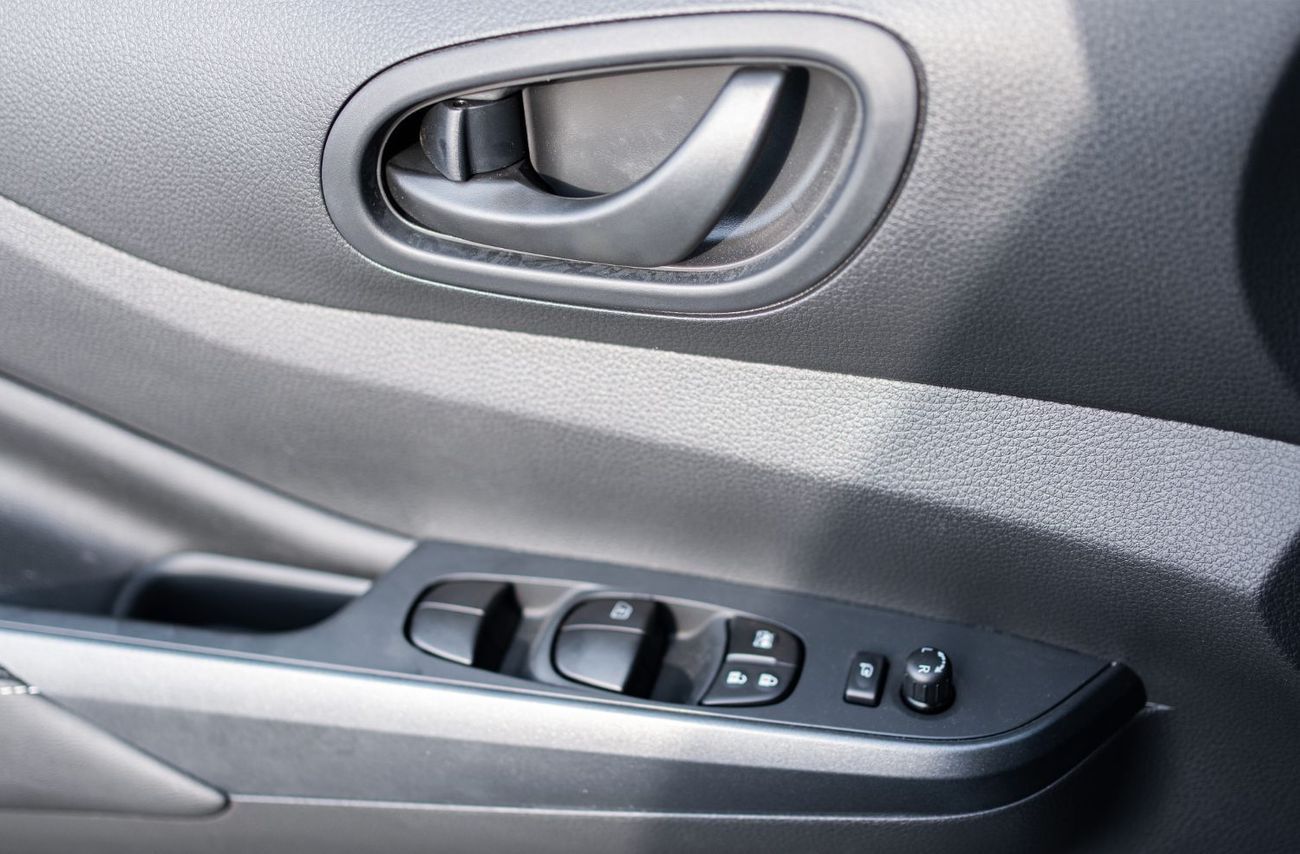 Nissan Navara 2025 Nissan Navara Pro-4X 2.5L AT Diesel (Drak Gray)