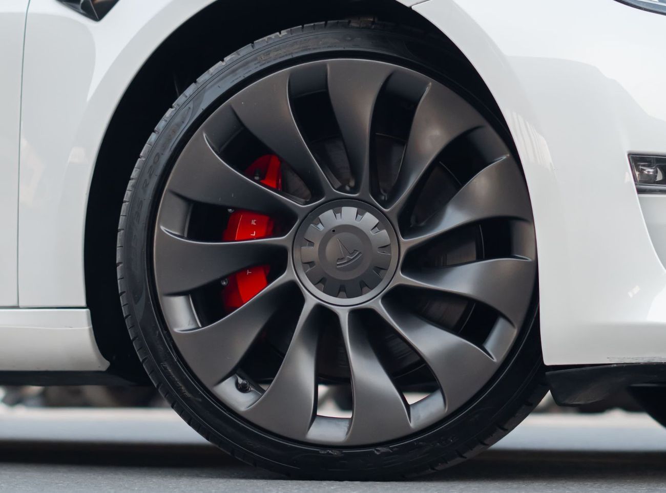 تسلا موديل 3 Performance (AWD)