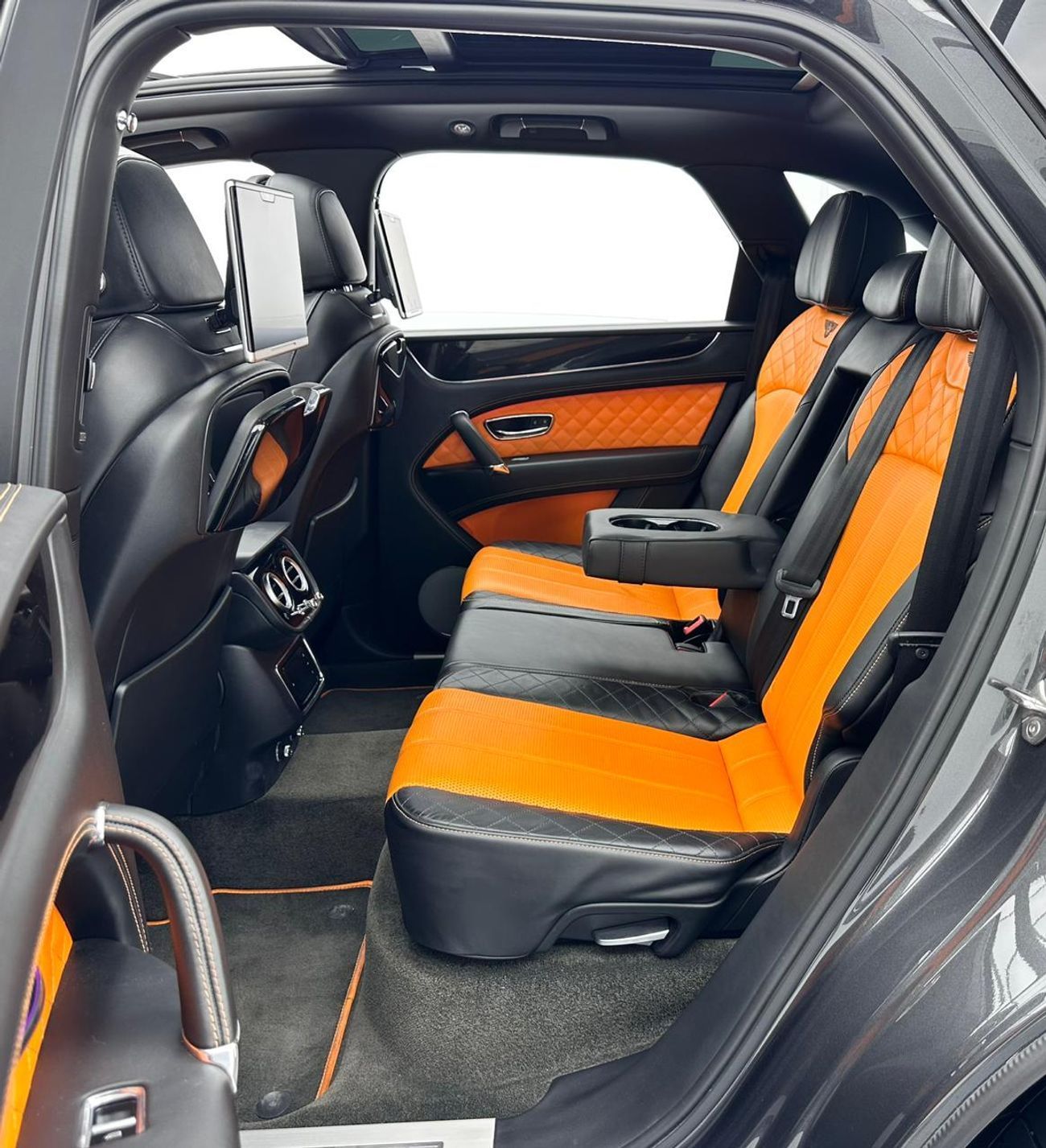 Bentley Bentayga 2018 Bentley Bentayga W12, Excellent Condition, GCC