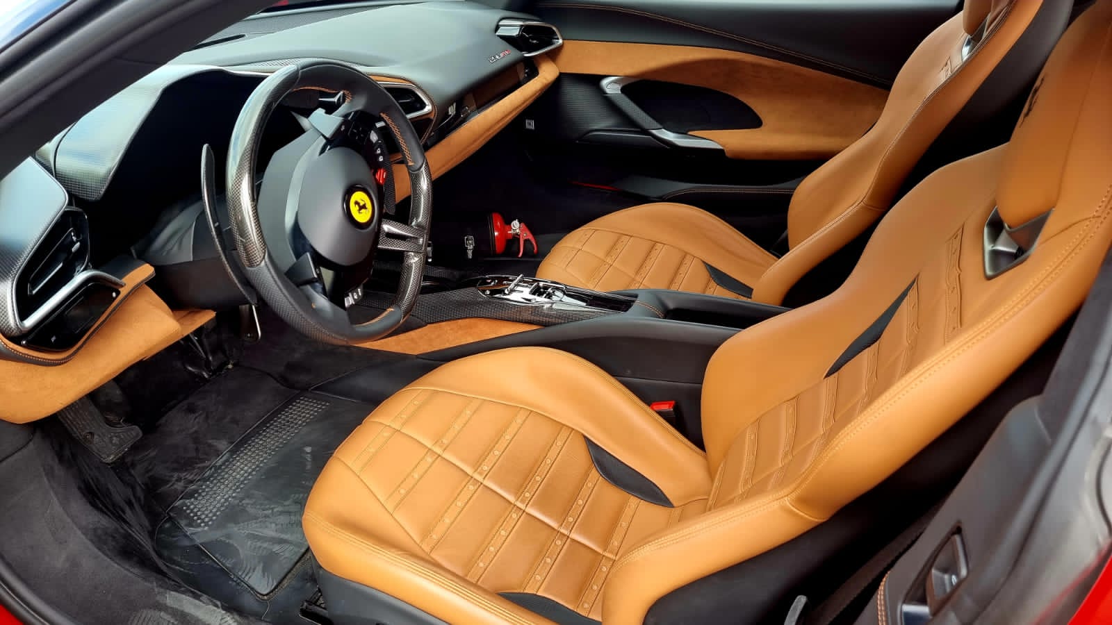 فيراري 296 GTS interior - Seats