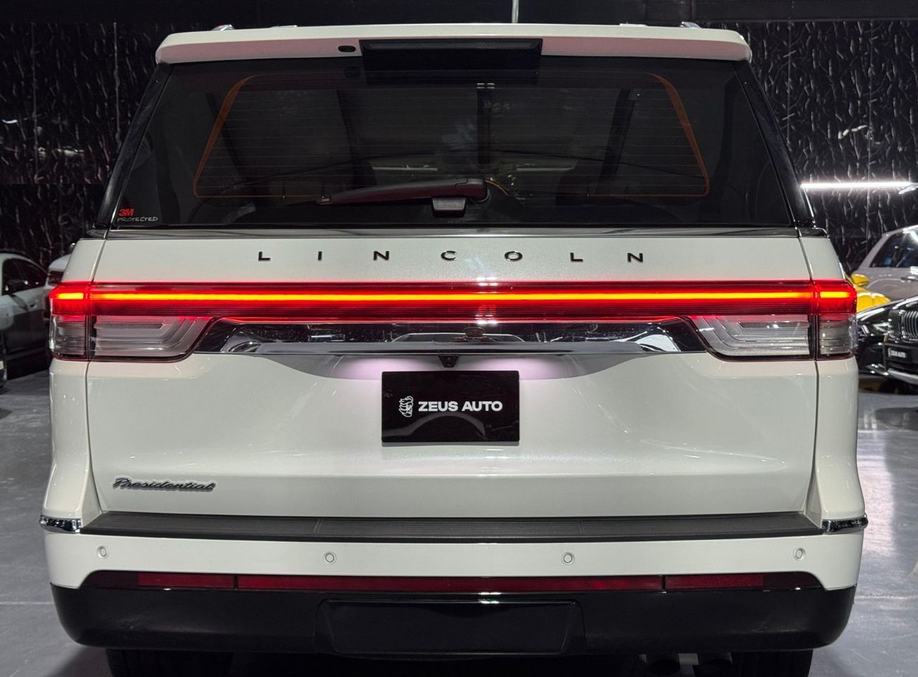 Lincoln Navigator Presidential 3.5L 2023 Lincoln Navigator, 2028 Lincoln Warranty + Service Pack, 7 Seater, GCC