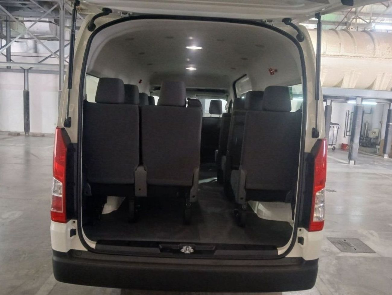 تويوتا هاياس ECT0008 - Toyota High Roof Passenger Van - 3.5L Petrol Auto White