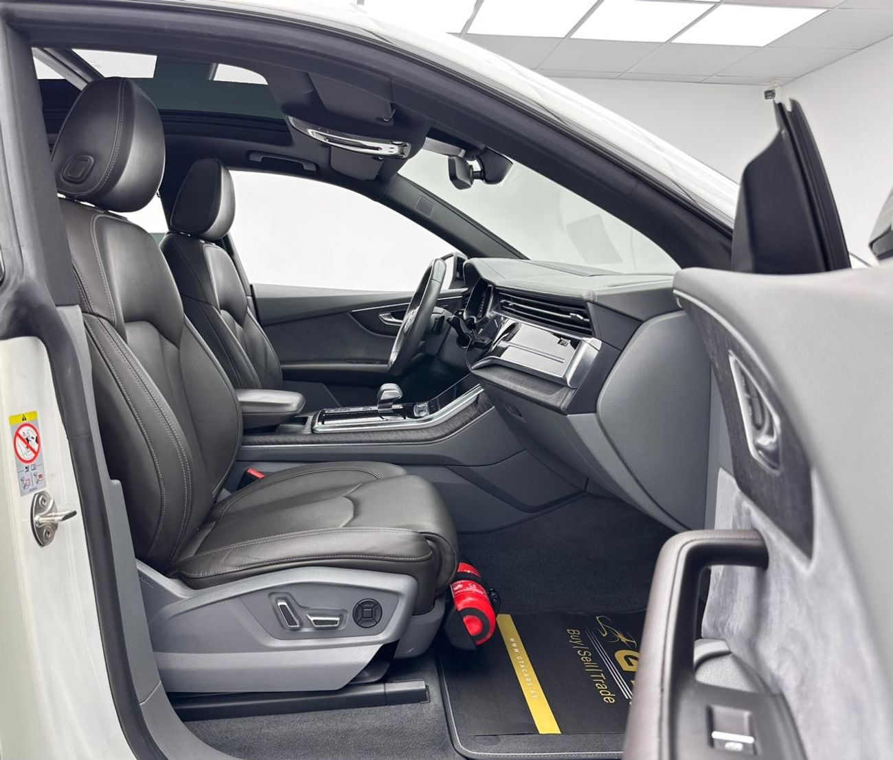 Audi Q8 2019 Audi Q8 55TFSI Quattro S-line, 1 Year Warranty Unlimited Km, Full Service History, GCC