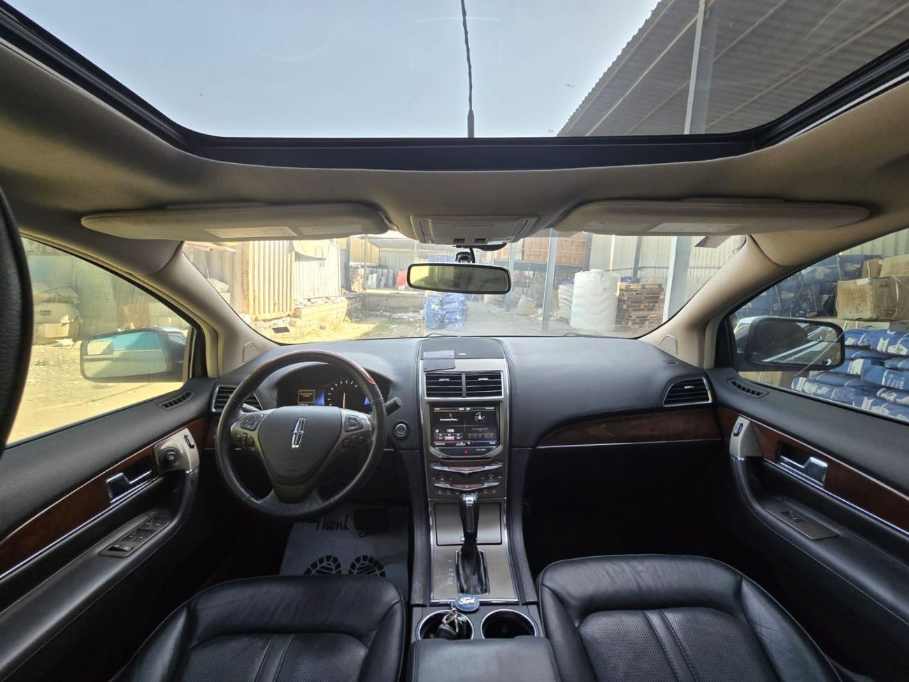 Lincoln MKX 2013 Lincoln MKX – Luxury midsize SUV in excellent condition. Powered by a strong 3.7L V6 engine wit