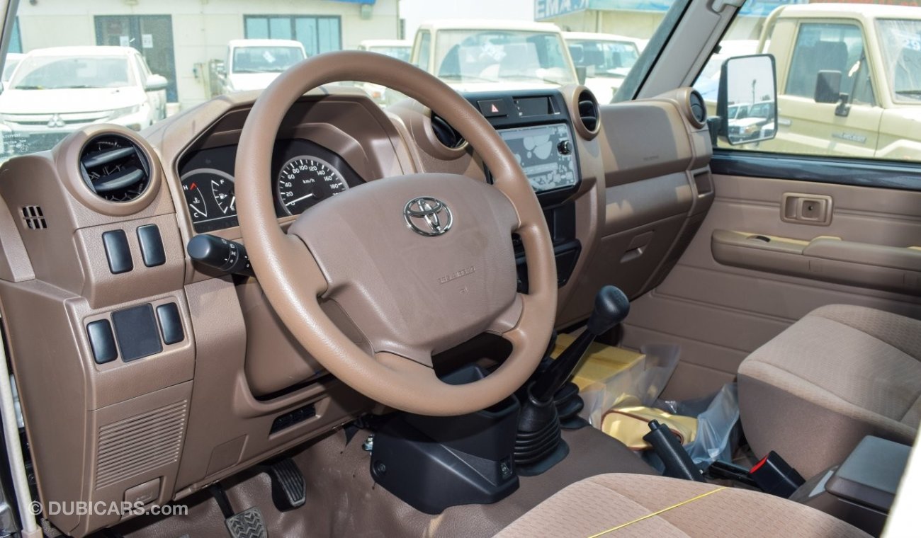 Toyota Land Cruiser Pick Up V6 4.0 L Petrol Double Cabin ,4/4,winch ,Hub lock,power window , wooden interior