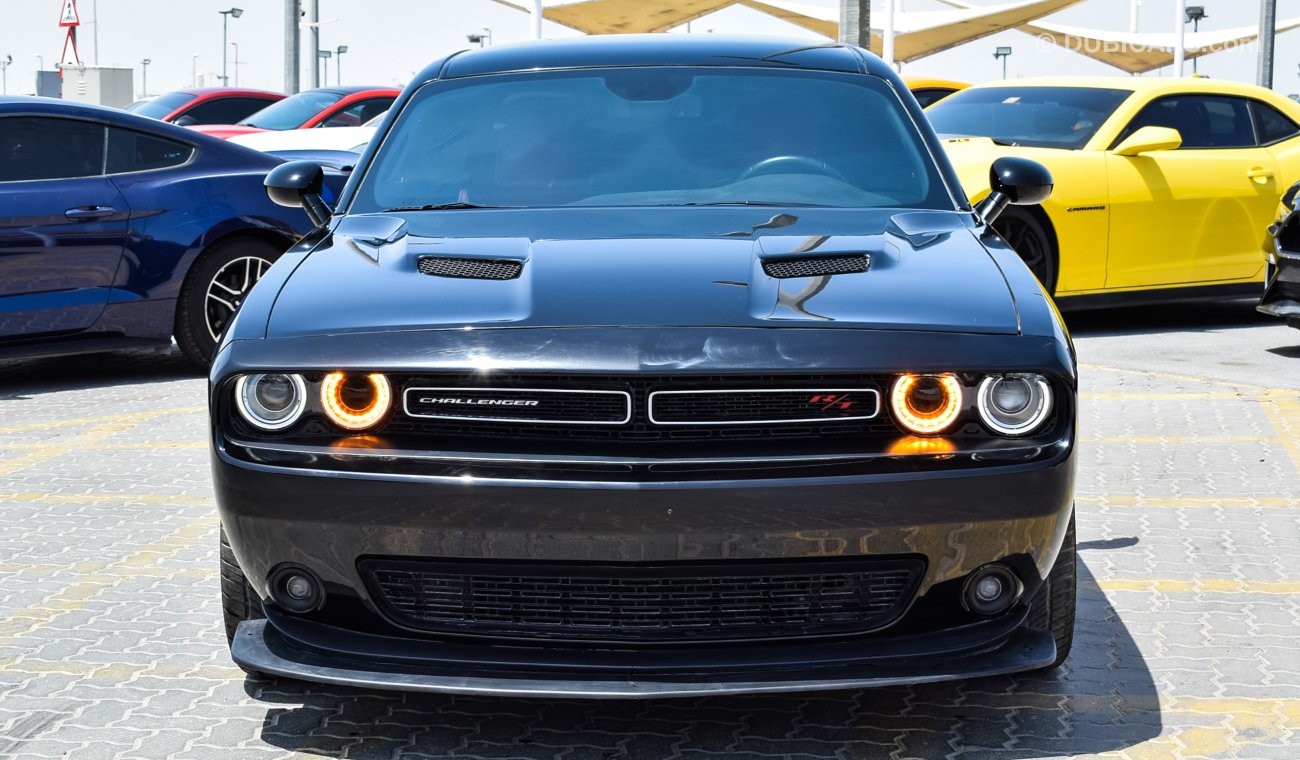 Dodge Challenger R/T 5.7L