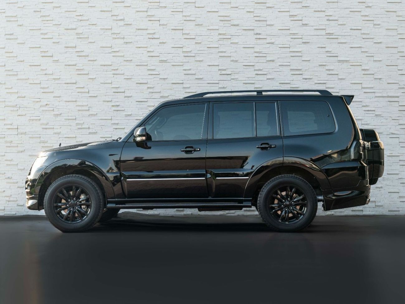 Mitsubishi Pajero GLS Mid 3.8L (243 HP)