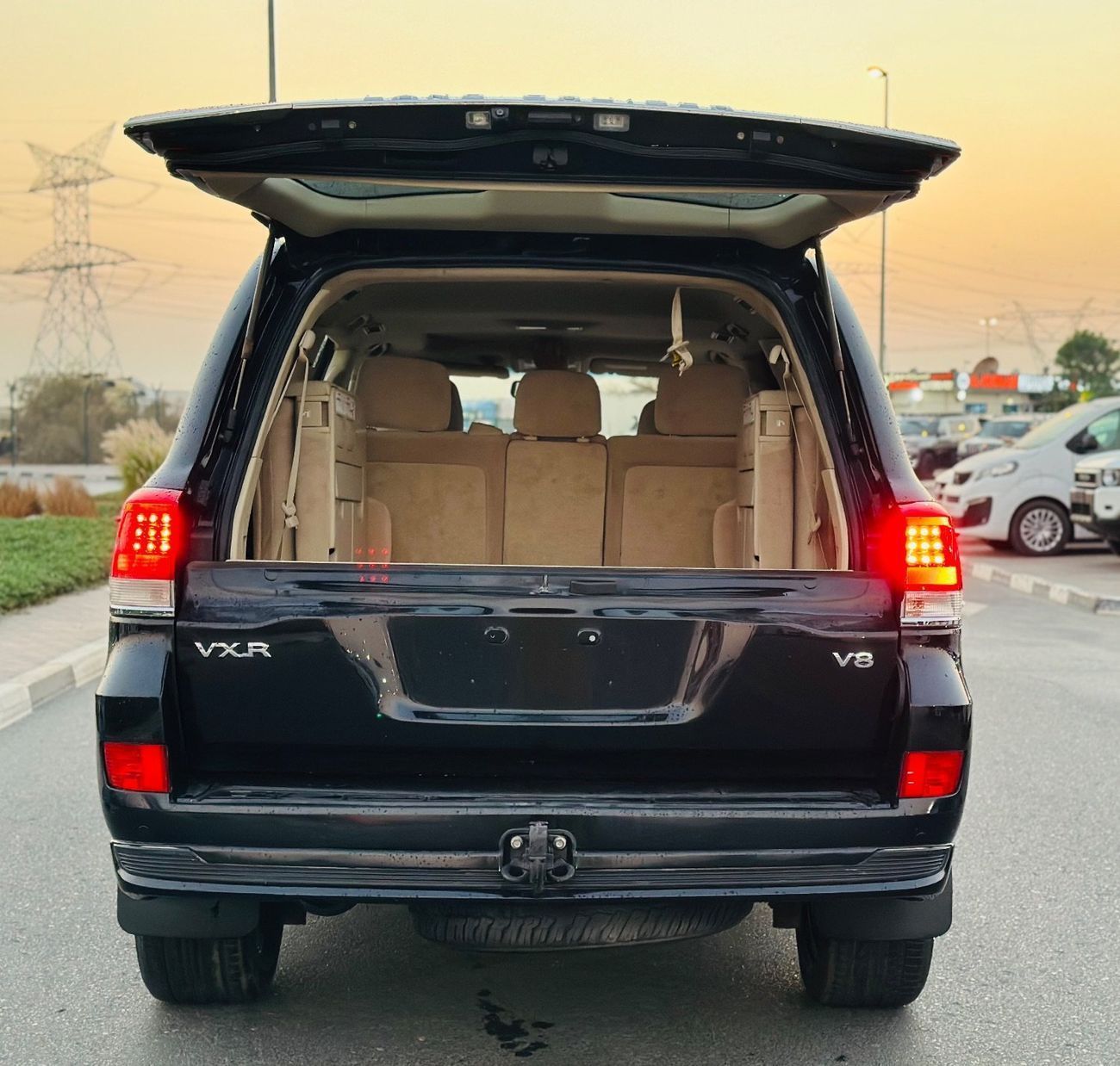 Toyota Land Cruiser VXR 5.7L 4WD