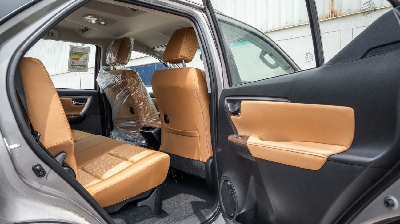 تويوتا فورتونر Toyota Fortuner 2.7 AT High -2025YM