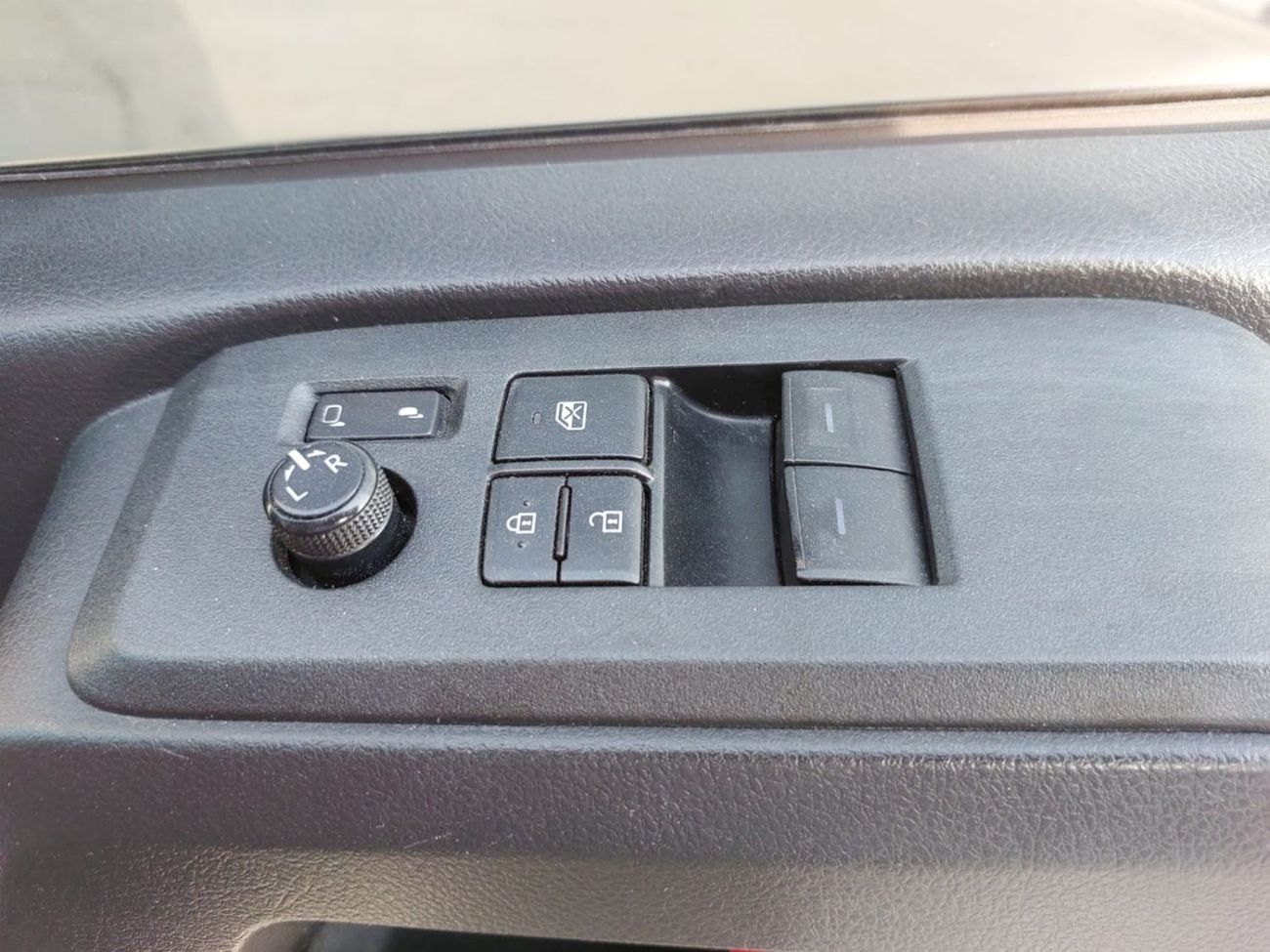 Toyota Hiace TOYOTA HIACE VAN RHD 2021 MODEL 2.8 L DIESEL AUTOMATIC(PM22720)