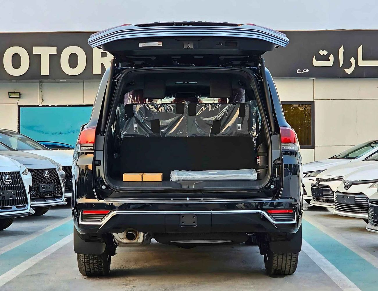 تويوتا لاند كروزر VX LC300/4.0L PETROL/RADAR/MEMORY SEATS/BIG DVD/JBL SPEAKERS/SUNROOF/FULL OPTION (CODE#LC4VXH)