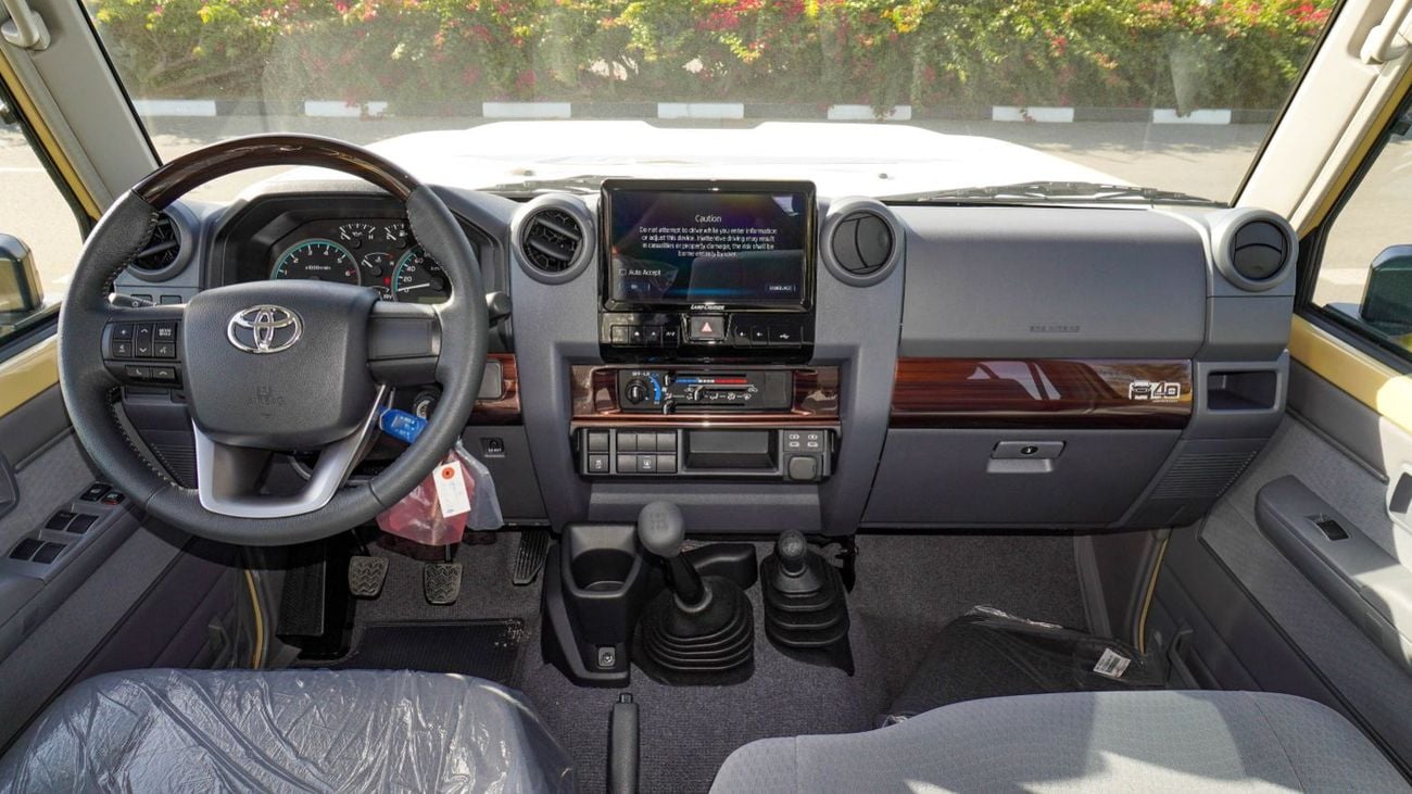 تويوتا لاند كروزر 70 ECT0062 - Toyota Land Cruiser Hardtop 5 Doors - 4.0L Petrol Manual - Beige - LX