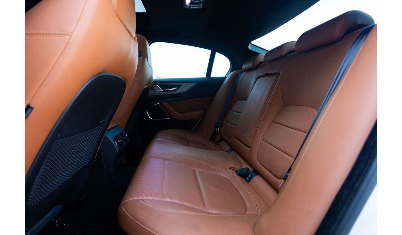Jaguar XE R-Dynamic SE 2.0L (250 HP) Jaguar XE P250 R-Dynamic SE 2020 GCC under Agency Warranty with Flexible