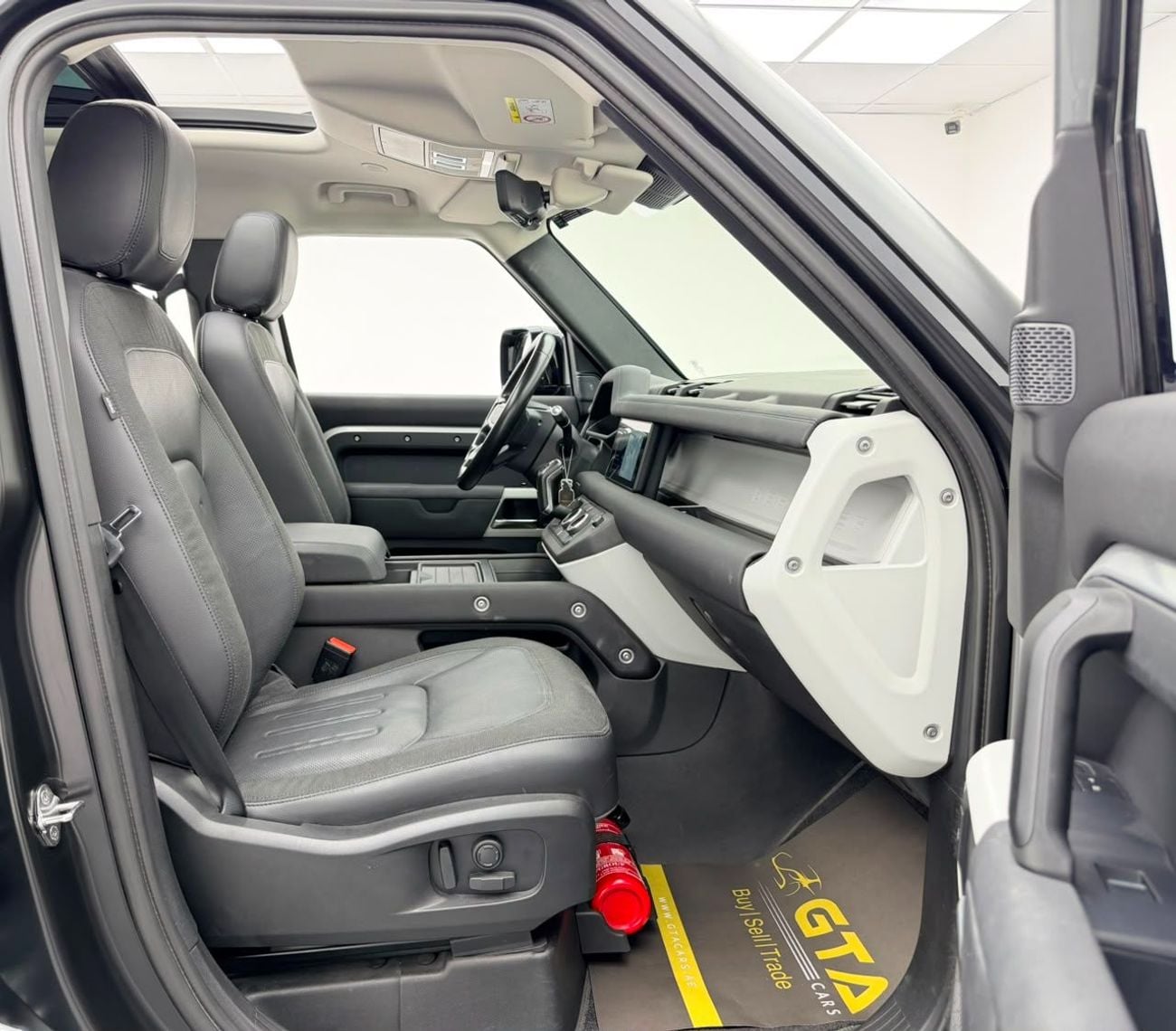 لاند روفر ديفندر 110 HSE P400