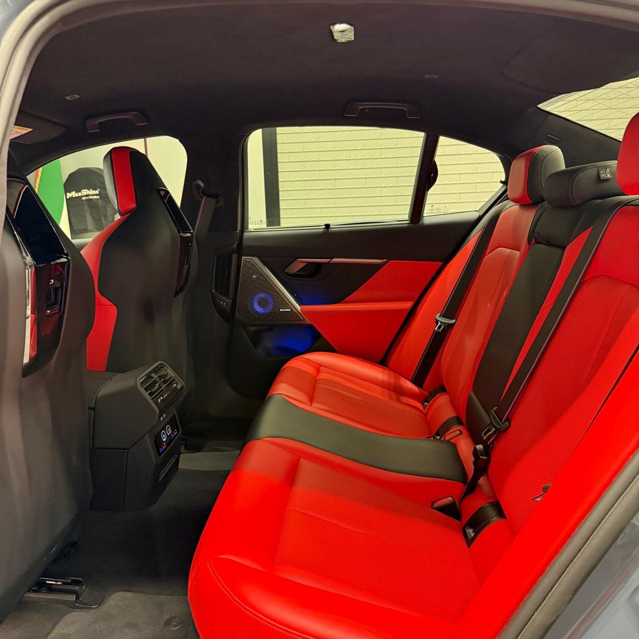 BMW M5 STANDARD AGMC DUBAI / 5 Years Warranty + Service Contract