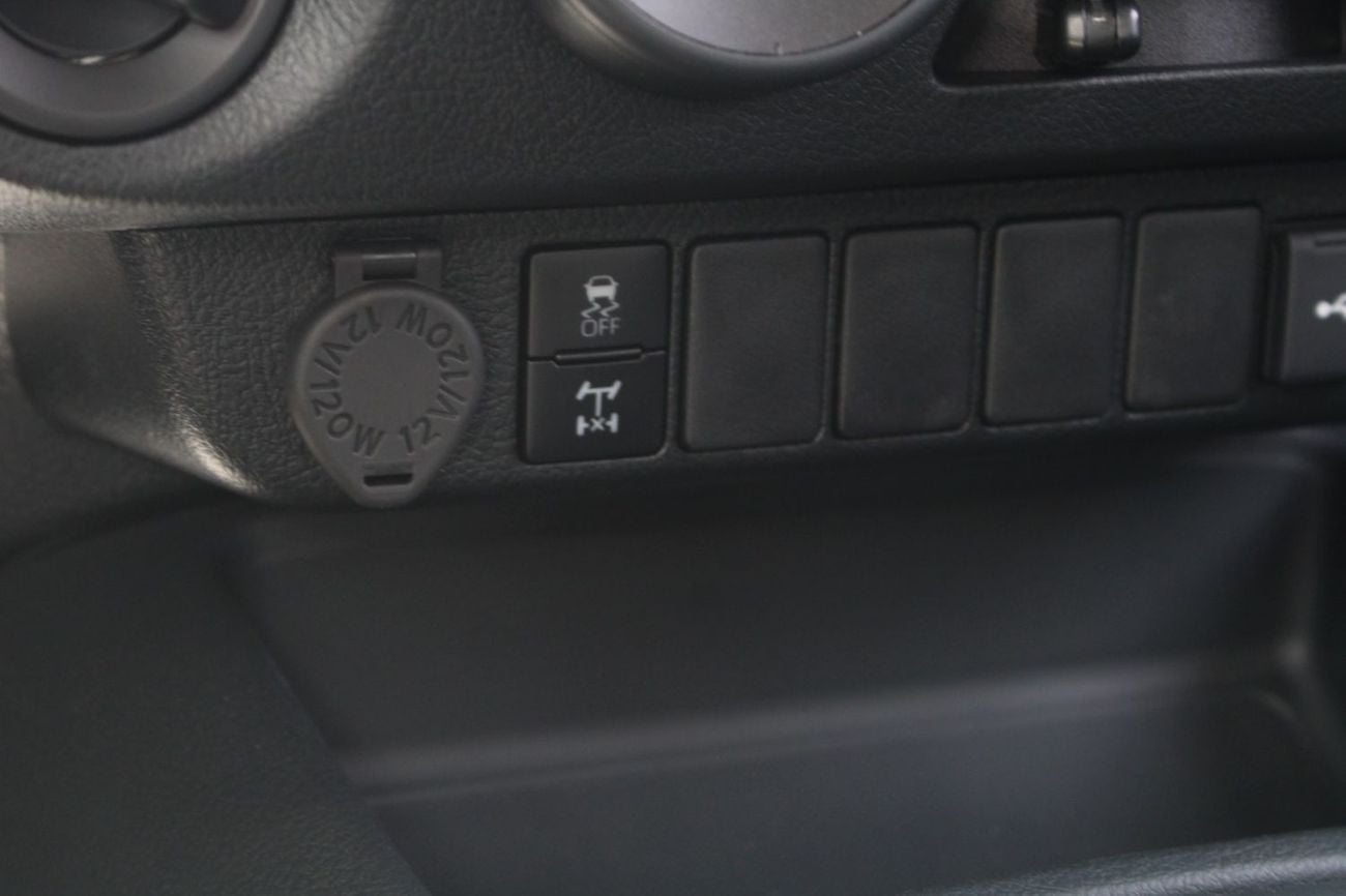 تويوتا هيلوكس TOYOTA HILUX 2.4L DIESEL 4 X 4 DOUBLE CABIN ACTIVE MANUAL TOYOTA HILUX 2.4L DIESEL 4 X 4 DOUBLE CABIN MANUAL