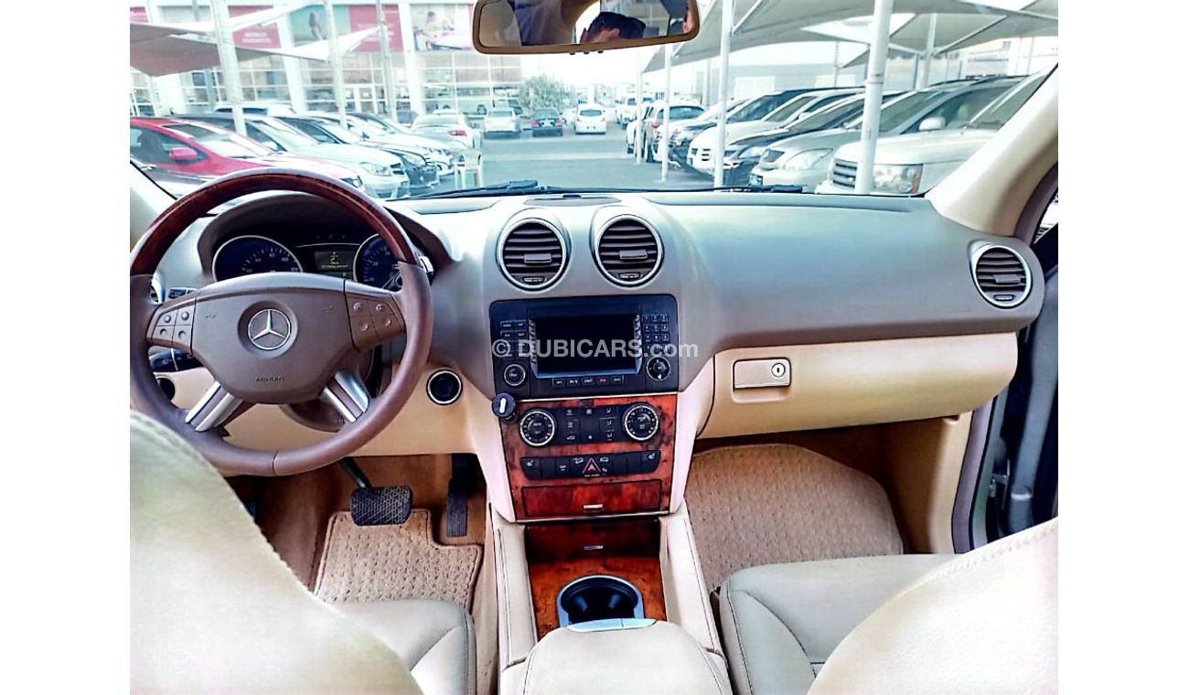 مرسيدس بنز ML 500 وارد موديل 2006 لون ذهبى رقم واحد فتحة جلد رنجات بحالة ممتازة لاتحتاج لأى مصاريف