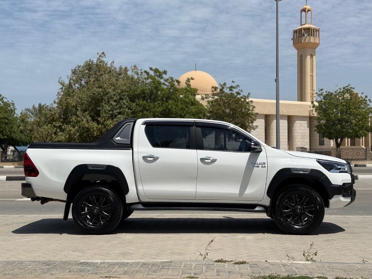 تويوتا هيلوكس SR5 export from Australia