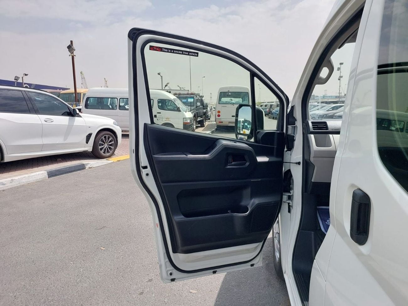 Toyota Hiace TOYOTA HIACE COMMUTER VAN RHD 2020 MODEL 2.8 L DIESEL AUTOMATIC(PM16665)