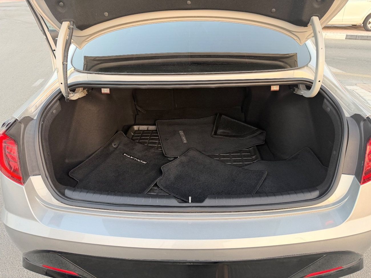 Hyundai Sonata Premium 2.5L