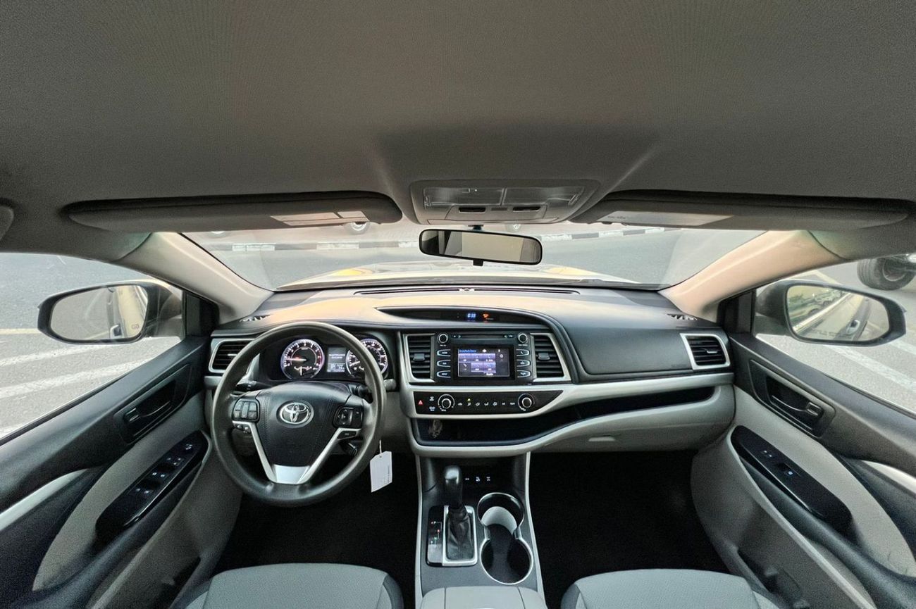 تويوتا هايلاندر 2015 Toyota Highlander MidOption - 3.5L V6 - 4x4 AWD Rear Camera - 7 Leather Seat- Auto Trunk