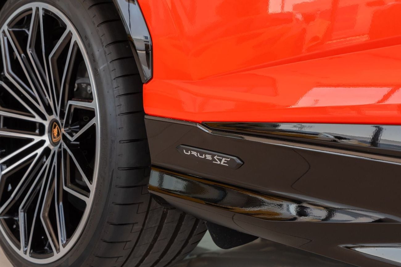 Lamborghini Urus SE Slightly Used | WARRANTY & SERVICE CONTRACT | FULL CARBON FIBER | 2025