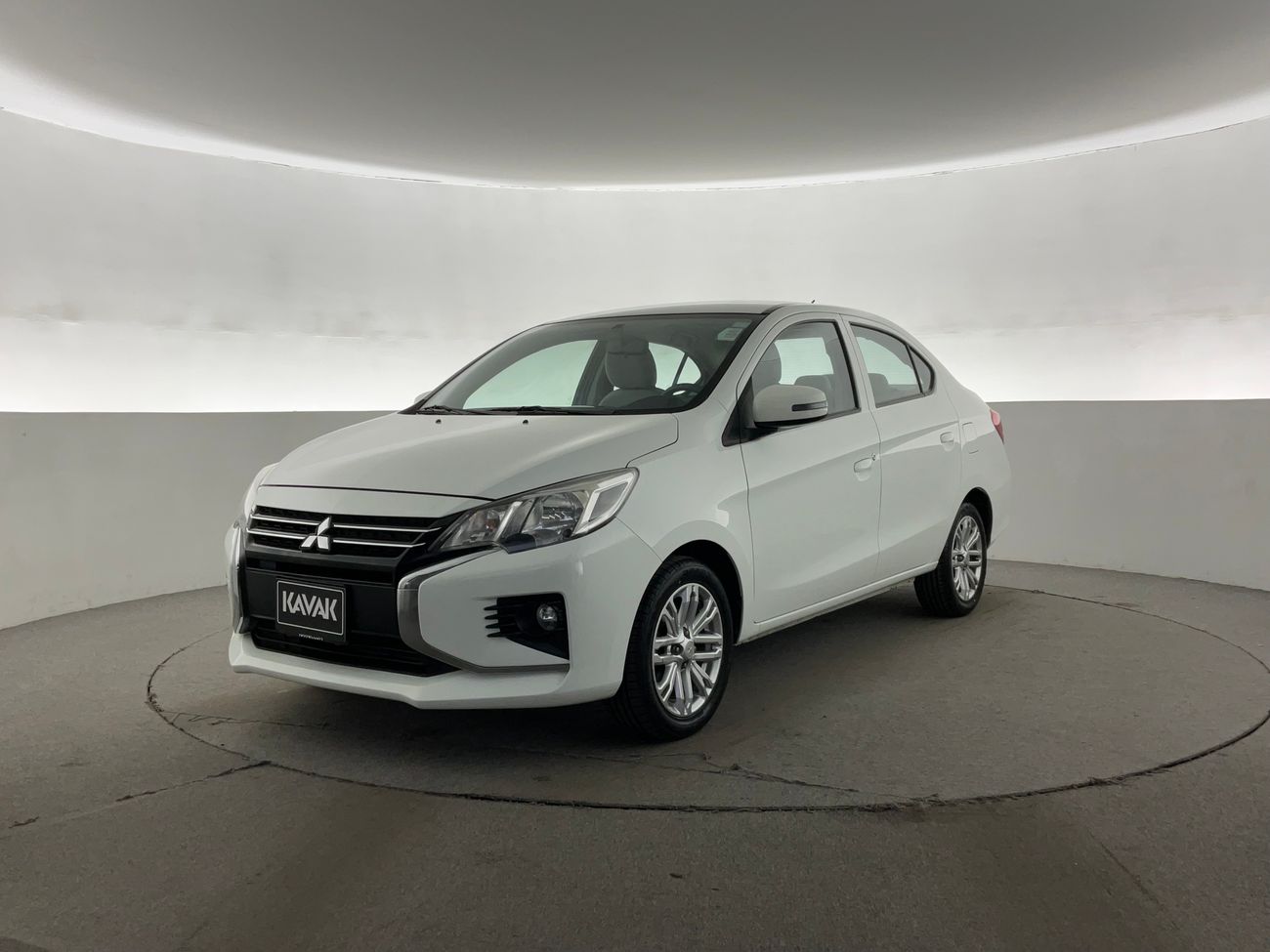 ميتسوبيشي اتراج GLX Full | شامل الضمان | 0 ﺪﻔﻋﺓ ﺃﻮﻟﻯ