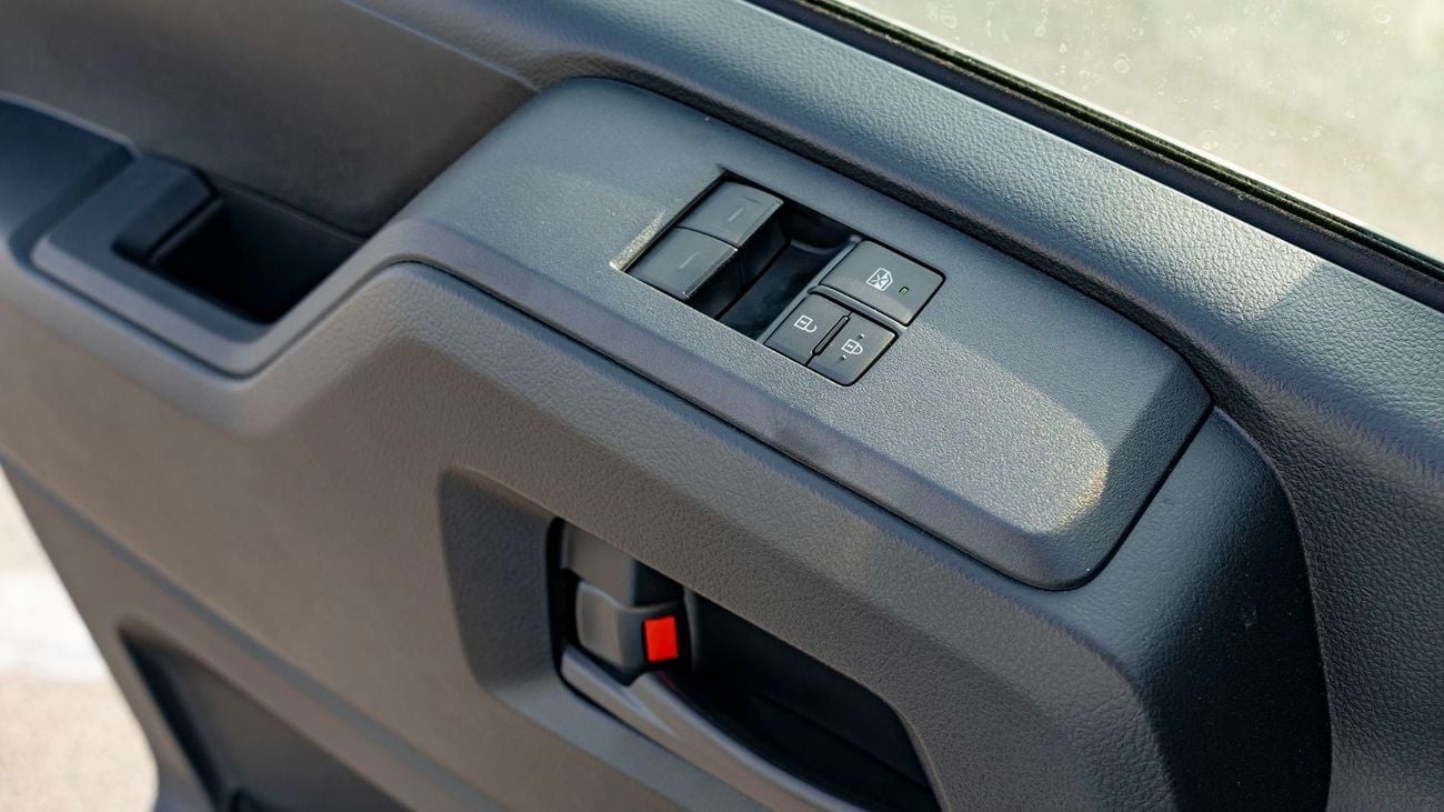 تويوتا هاياس 2026 Toyota Hiace 3.5L Petrol high roof AT