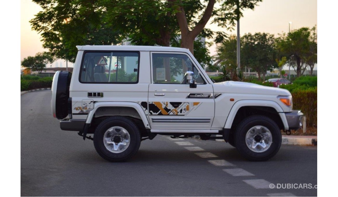 تويوتا لاند كروزر هارد توب 71 XTREME V6 4.0L Petrol MT With Differential Lock