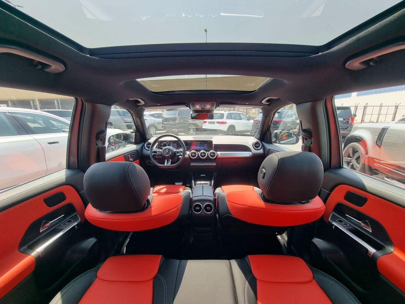 مرسيدس بنز GLB 200 AMG SUV 7 Seater Under Warranty 2025 GCC