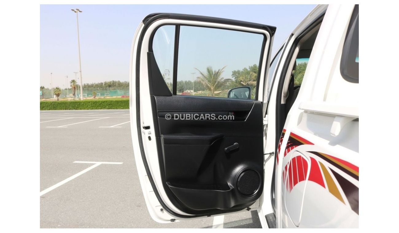 تويوتا هيلوكس GL GL 2016 | TOYOTA HILUX GL - 4X4 - D/C - A/T 2.7L  - PETROL - WITH GCC SPECS AND EXCELLENT CONDITI