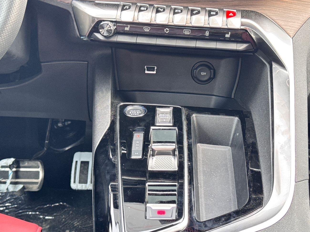 بيجو 5008 2025 PEUGEOT 5008 GT 1.6L CUV FWD 7-Seats 5Doors brand new 0km