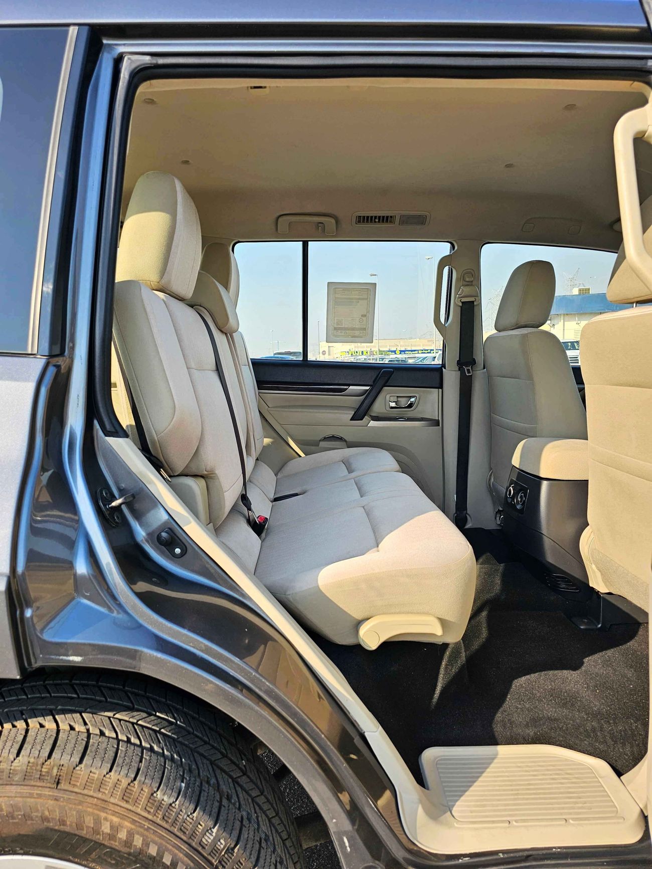 ميتسوبيشي باجيرو GLS 3.5/ 4WD/ DVD CAMERA/ LOW MILEAGE/ 861 MONTHLY /LOT#701811