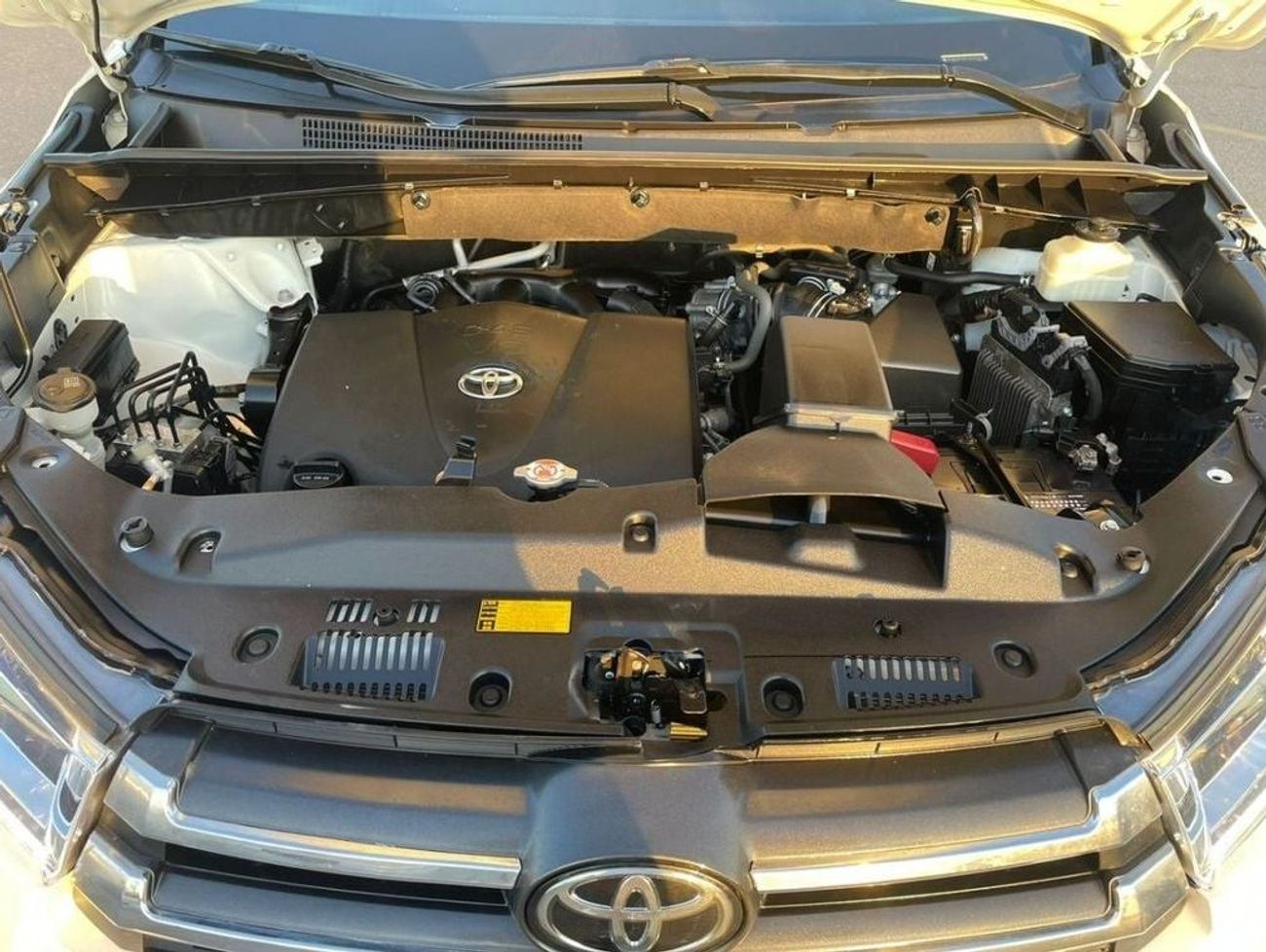 Toyota Highlander 2018 Toyota Highlander XLE 3.5L V6 Full Option Sunroof 7 Leather Seats - Radar & BSM Auto Trunk -