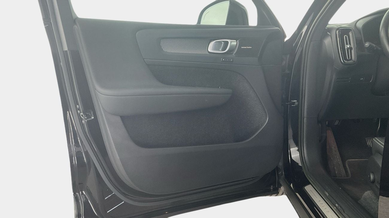 Volvo XC40 B4 Ultimate | upto AED 20,000 Ramadan Discount | Guaranteed Warranty | 0 Down Payment