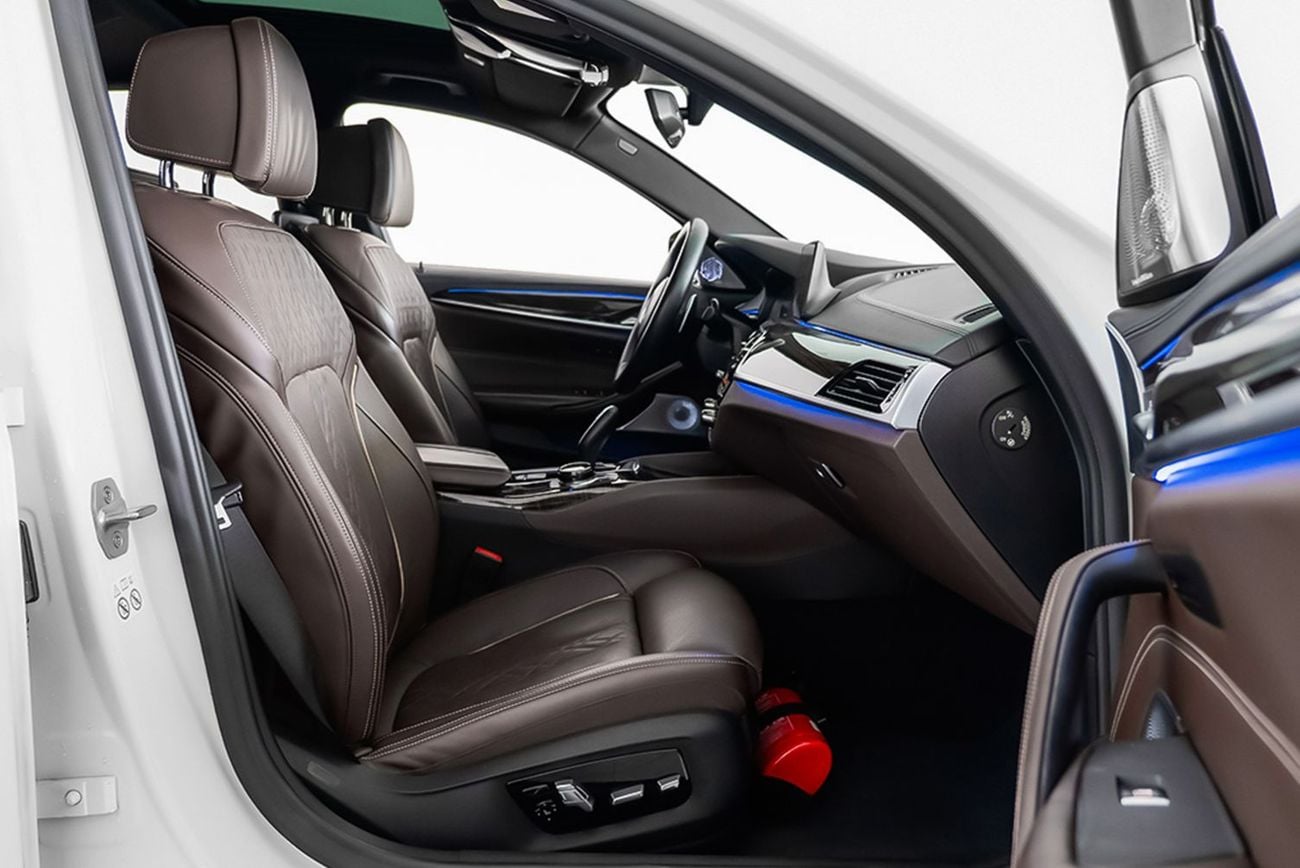 بي أم دبليو M550i