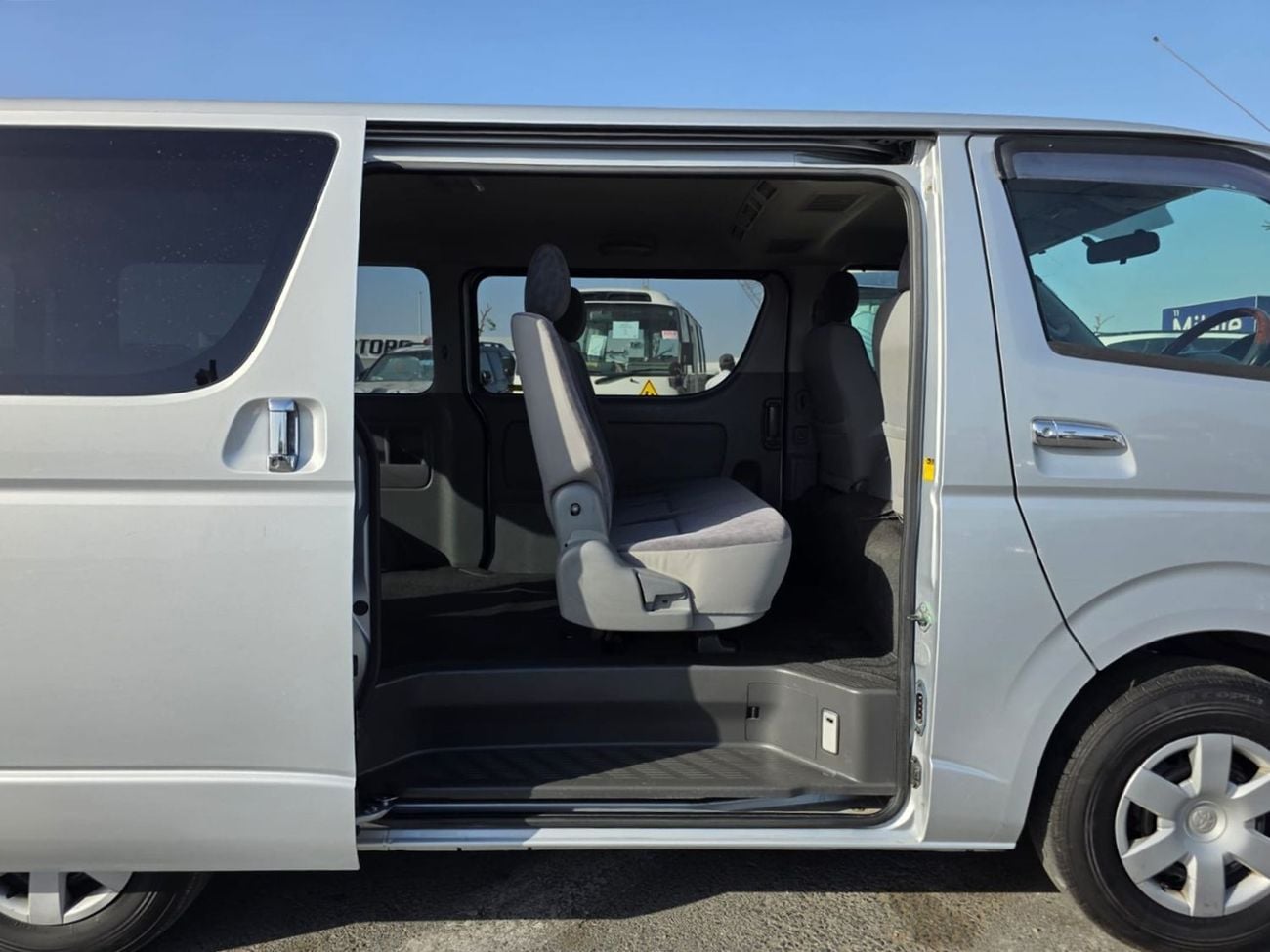 Toyota Hiace TOYOTA HIACE VAN RHD 2006 MODEL 2.0 L PETROL AUTOMATIC(PM36387)