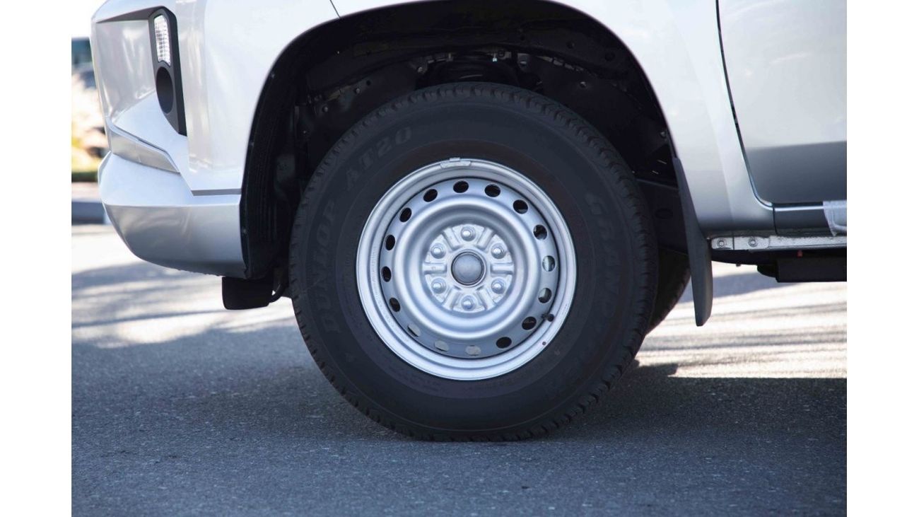 Mitsubishi L200 2023 Mitsubishi L200 2.5 GL 4X4 DC MT - Silver Sterling Metallic Inside Grey Dark