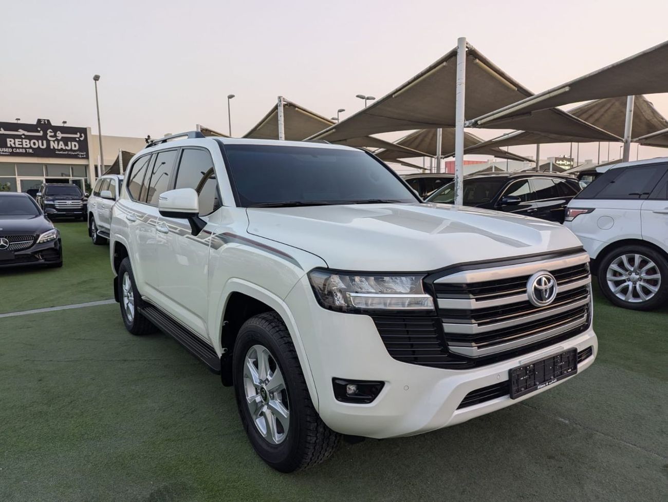 Toyota Land Cruiser GXR 4.0L Toyota land Cruiser 2023 GXR V6 4.0L clean car without accident without paint available in