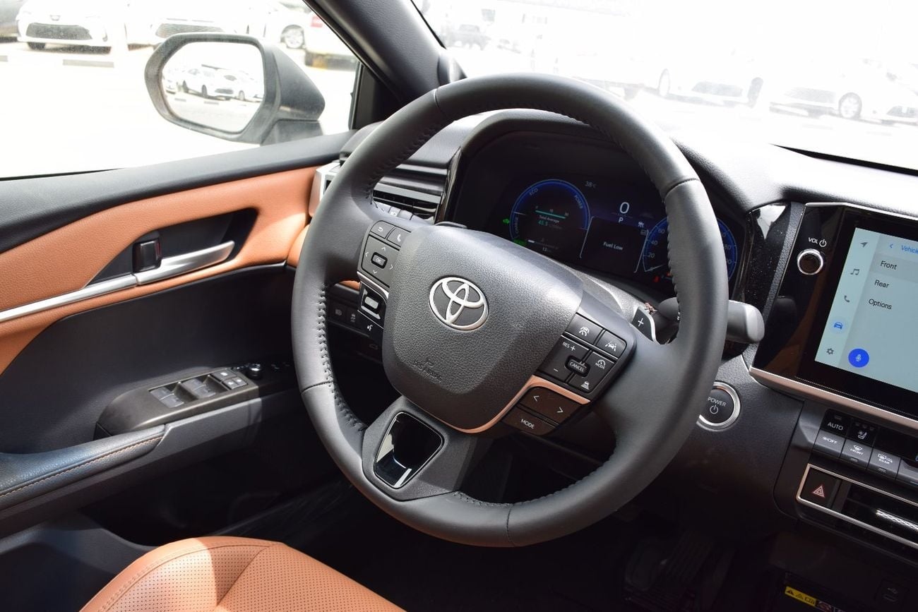 Toyota Camry Higher Trim With 5 Camera and panoramic roof