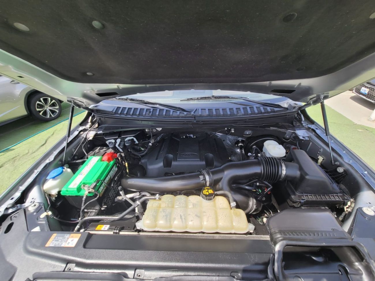 فورد إكسبيديشن XLT 3.5L (380 HP) FWD