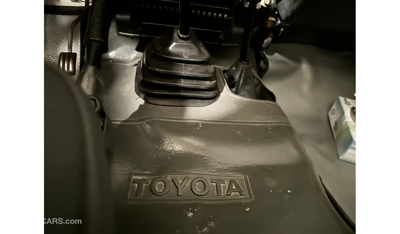 Toyota Land Cruiser Hard Top FJ40