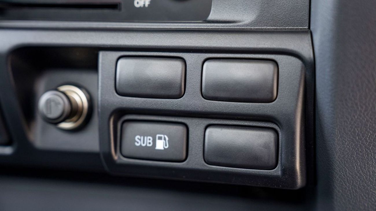 Toyota Land Cruiser Pick Up (RHD) TOYOTA LAND CRUISER LC79SC 4.2D MT MY2023 – WHITE