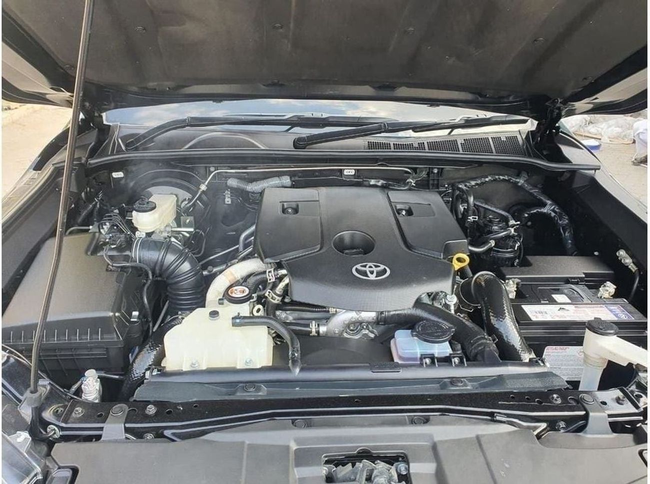 تويوتا هيلوكس Diesel 2.8 Liter Right Hand Drive Automatic Back Camera Leather Seats 4WD