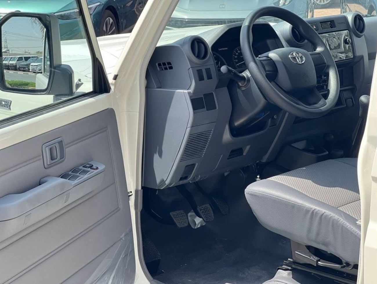 Toyota Land Cruiser Pick Up LC79 4.2L V6 DSL M/T // 2024 // STANDER OPTION WITH POWER WINDOWS // SPECIAL OFFER // BY FORMULA AUT