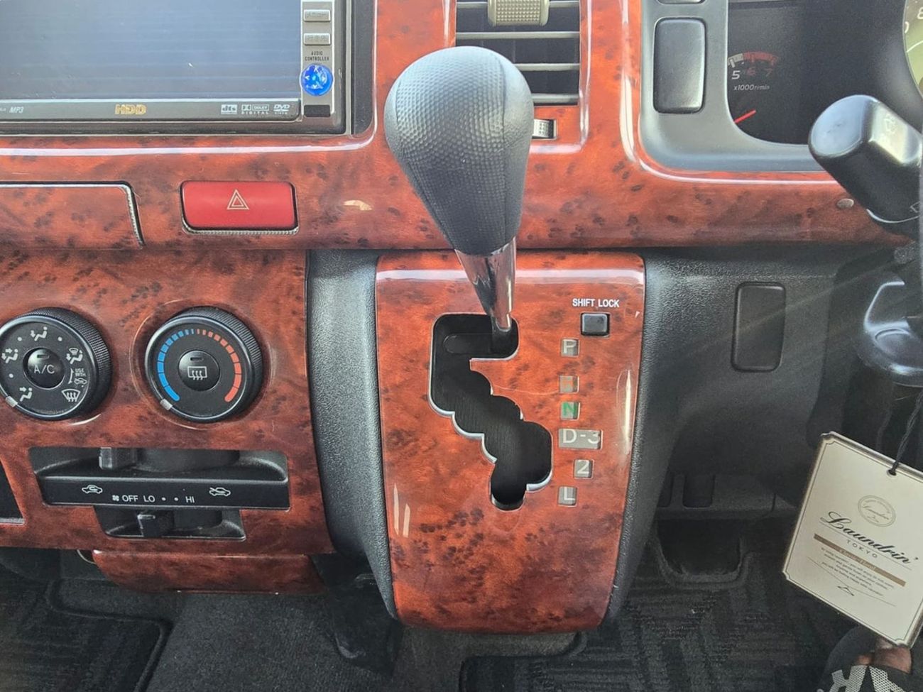 Toyota Hiace TOYOTA HIACE COMMUTER VAN RHD 2006 MODEL 2.7 L PETROL AUTOMATIC(PM02168)