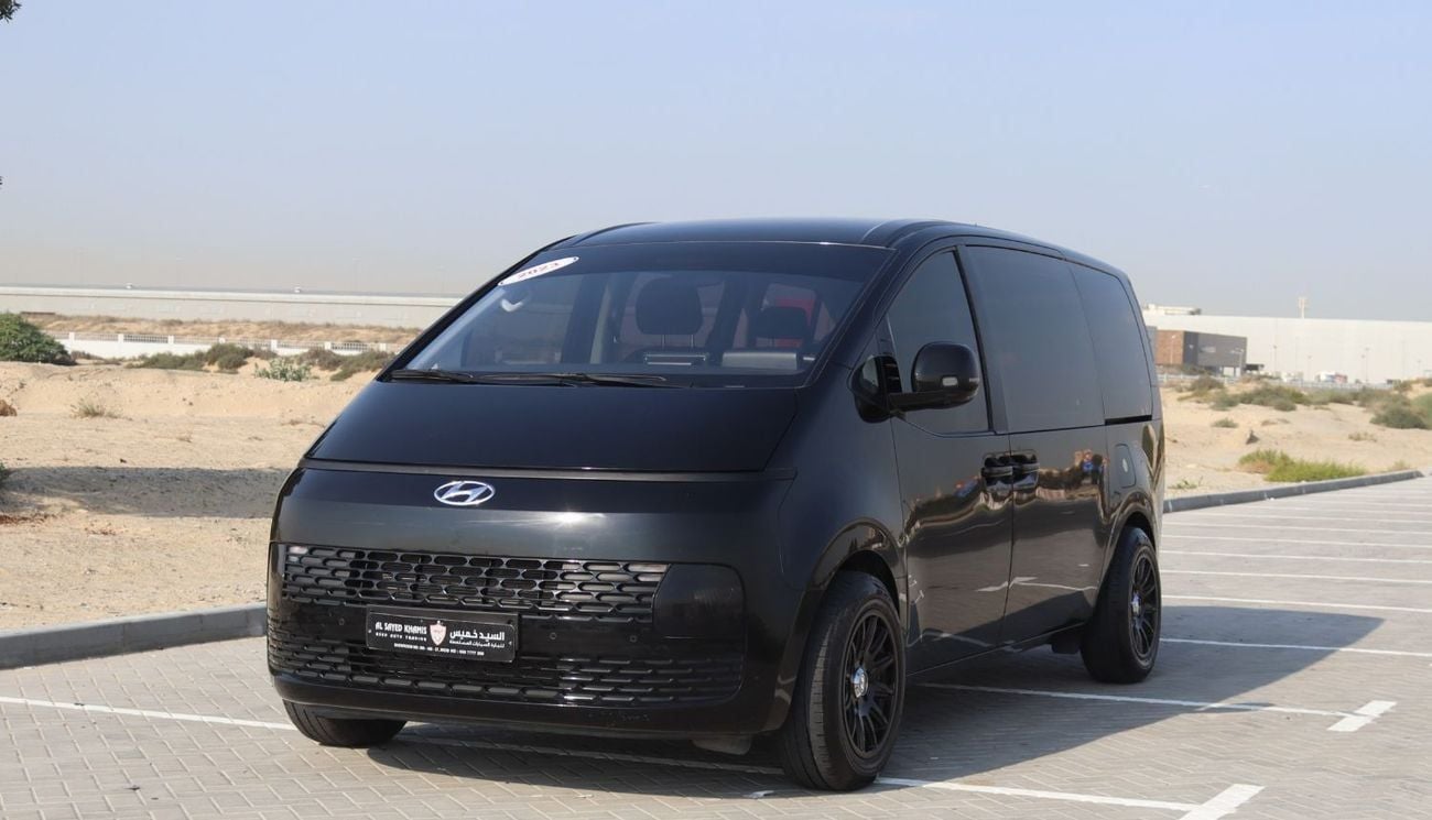 هيونداي ستاريا هيونداى ستاريا - 2023 - خليجى - بدون حوادث - بمحرك 3.5 - 9 مقاعد - ممشى قليل - بحاله ممتازه