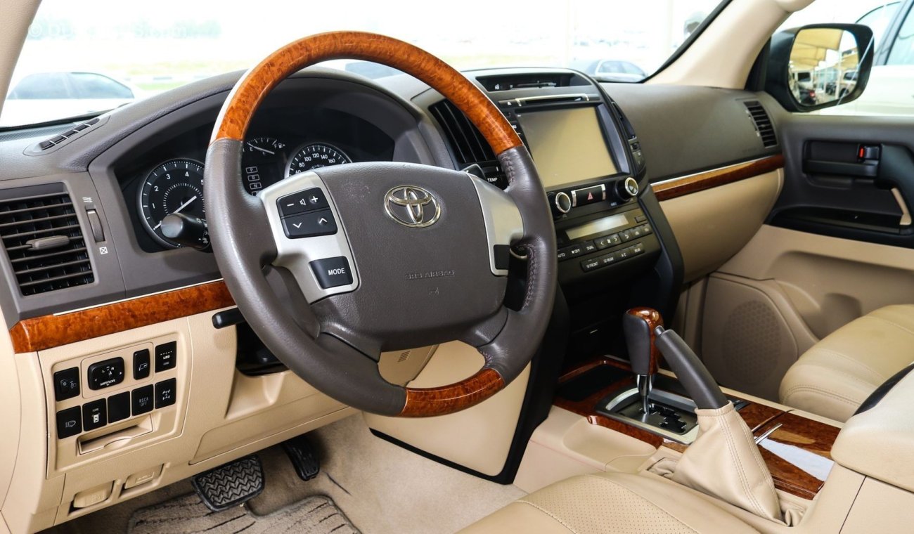 Toyota Land Cruiser GXR V8 With 2017 body kit
