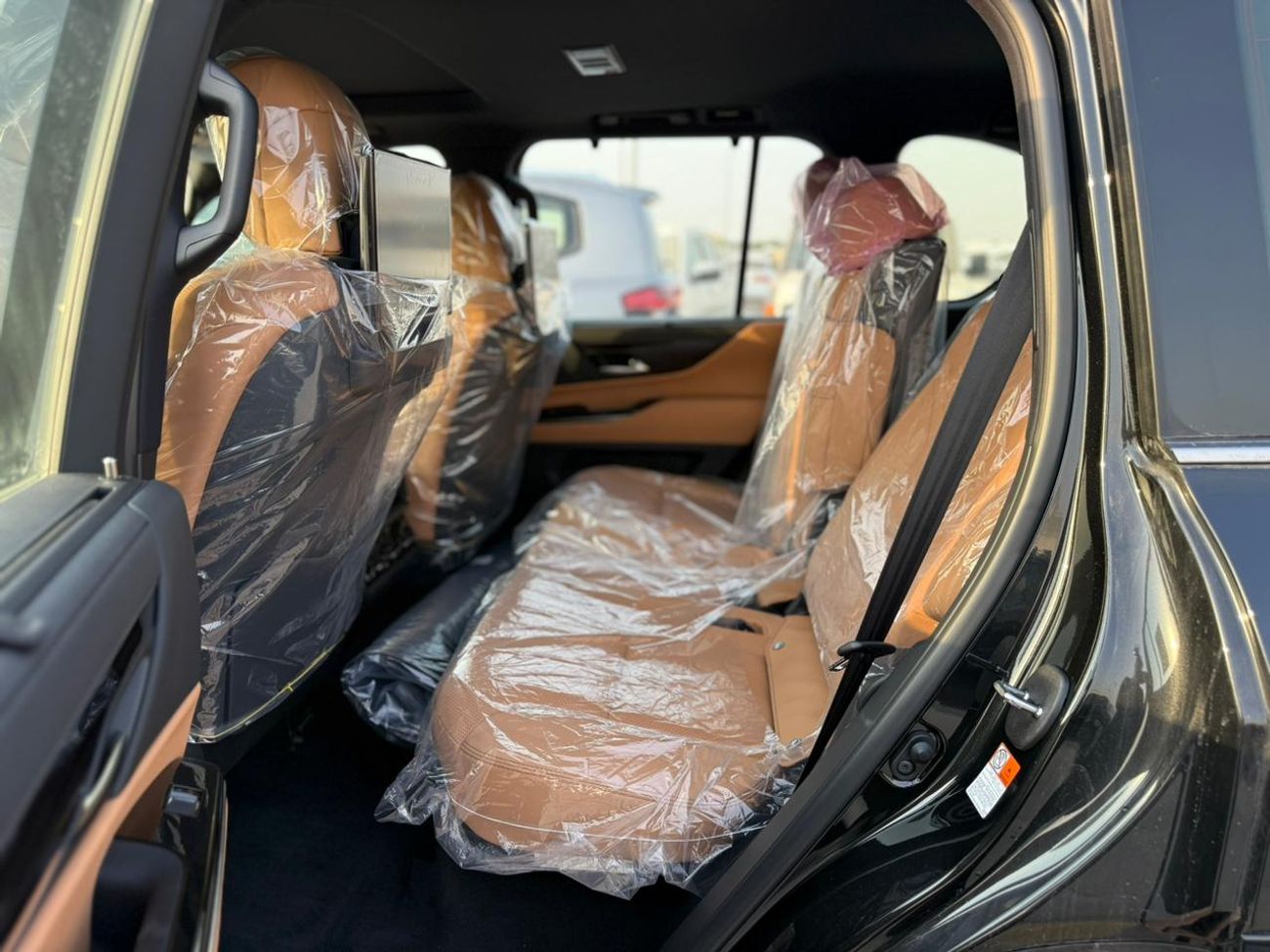 لكزس LX 700h Signature