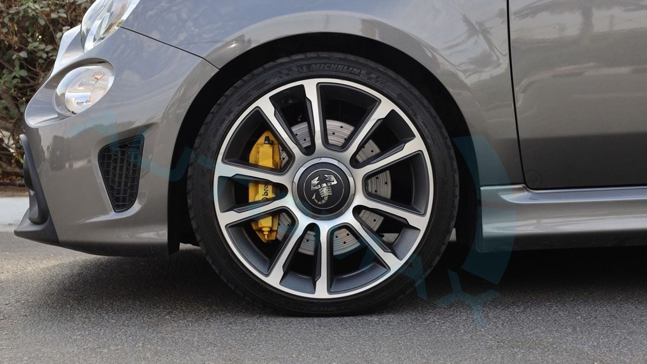 أبارث 695 Abarth 695 Turismo 1.4T 2023 GCC 23500Km With 2 Years Or 120,000 Km Warranty @Official Dealer